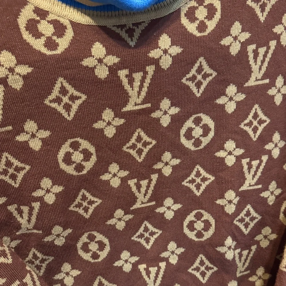 VINTAGE UNIQUE LOUIS VITTON TURTLENECK SOFT BUTTERY SWEATER/POLYESTER BLEND S/M - Picture 2 of 7